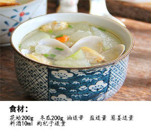 味道咸鲜的花蛤冬瓜汤，用了煮蛤蜊的原汤做的，除了盐别不需要加额外的调味料，就味道就鲜美的很！