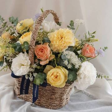 出去走走，看看不同的风景，接触不同的人和事，你会发现，你的烦恼原来是那么微不足道。