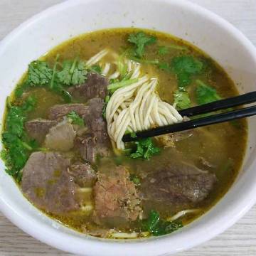 能够吃上一碗热气腾腾的面条，那是相当的幸福了！#不可辜负的美食#