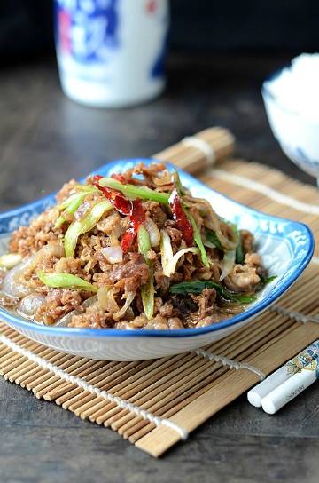 【葱爆肥牛】鲜香微辣，佐饭下酒都是不错的选择~  #365道美食#