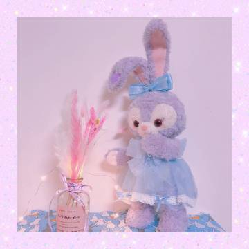 时间是让人猝不及防的东西，晴时有风阴有时雨，争不过朝夕又念着往昔，偷走了青丝却留住一个你，岁月是一场有去无回的旅行，好的坏的都是风景