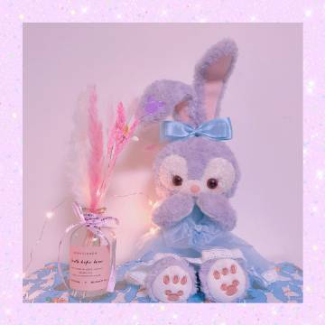 时间是让人猝不及防的东西，晴时有风阴有时雨，争不过朝夕又念着往昔，偷走了青丝却留住一个你，岁月是一场有去无回的旅行，好的坏的都是风景