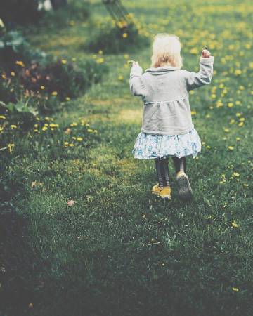 “与其终日闷闷不乐 不如积极地过好每一天”