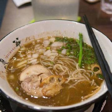 能够吃上一碗热气腾腾的面条，那是相当的幸福了！#不可辜负的美食#