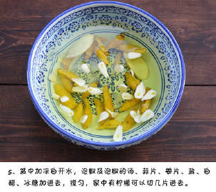 【泡椒凤爪】做法简单，闲暇的时候可以充当小零食。 #辣哭也要吃的美食#