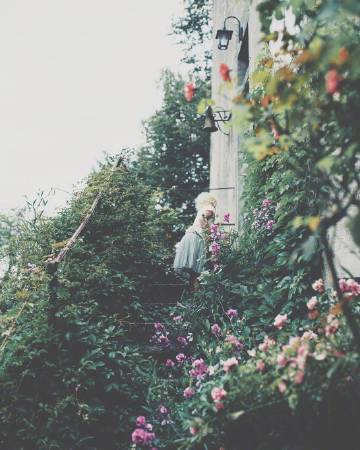 “与其终日闷闷不乐 不如积极地过好每一天”