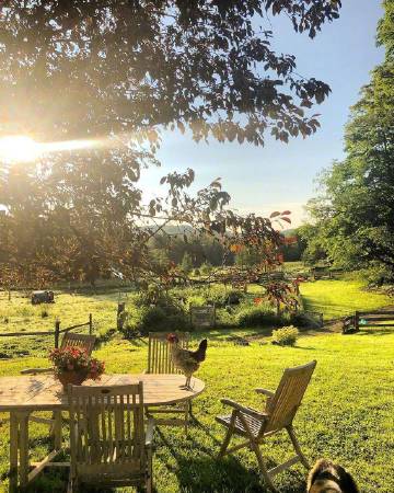 想办法努力赚钱 而不是费尽心思努力省钱 再愤怒也不要大吼大叫 时刻保持冷静 结交有趣的人 做有趣的事.