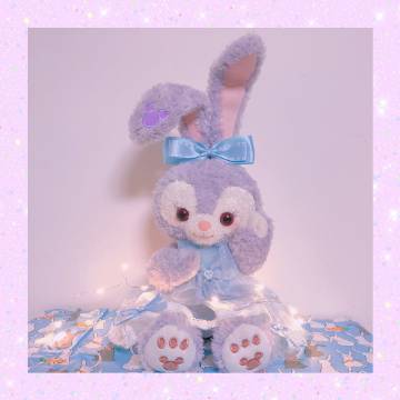 时间是让人猝不及防的东西，晴时有风阴有时雨，争不过朝夕又念着往昔，偷走了青丝却留住一个你，岁月是一场有去无回的旅行，好的坏的都是风景