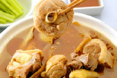 【麻油鸡做法】天气冷了，又降温了，围炉吃麻油鸡，不亦说乎~ #厨艺教程#