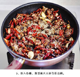 【辣子鸡】辣椒在前，鸡肉在后，吃一口就停不下来！