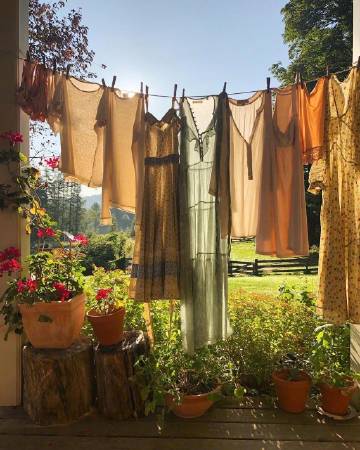 想办法努力赚钱 而不是费尽心思努力省钱 再愤怒也不要大吼大叫 时刻保持冷静 结交有趣的人 做有趣的事.