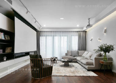 175㎡现代都市风，简单的黑白灰以及温润的木色，营造出温暖安静的氛围。#家居装修#