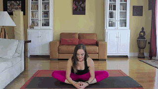 【午睡醒来以后，做一组运动激活身体吧～】要想下午工作有活力，运动少不了[加油]！ #健康一夏#