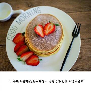 【原味松饼】适合新手操作，简单的配上巧克力酱或蜂蜜，搭配一杯咖啡或果汁，营养就全面咯！
