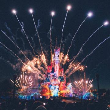 要和喜欢的人看一次迪士尼的烟花?
