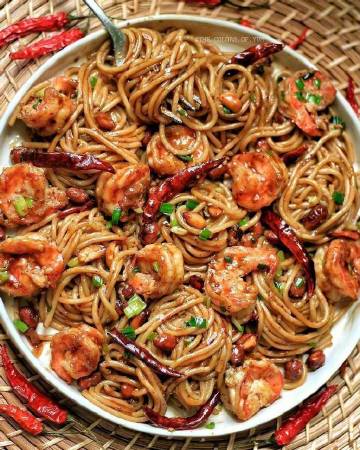 保持着对虾仁面的情有独钟 #不可辜负的美食#