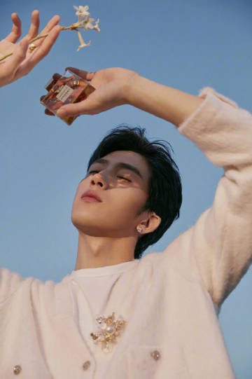 井柏然 安静的花田少年?