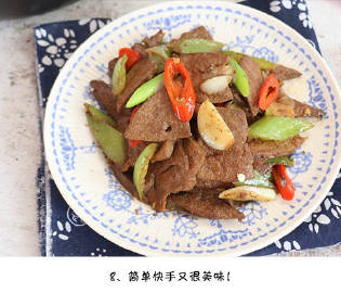 爆炒猪肝是我非常喜欢的一道菜，猪肝中含有丰富的铁质，属于补血食材，女性可以多吃一些。 #饮食养生#