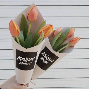 出去走走，看看不同的风景，接触不同的人和事，你会发现，你的烦恼原来是那么微不足道。