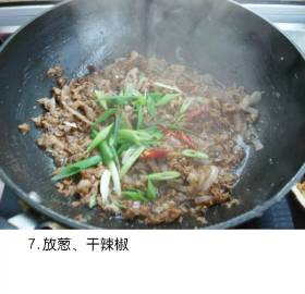 【葱爆肥牛】鲜香微辣，佐饭下酒都是不错的选择~  #365道美食#