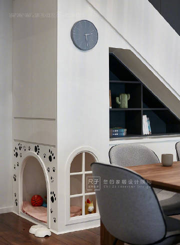 175㎡现代都市风，简单的黑白灰以及温润的木色，营造出温暖安静的氛围。#家居装修#