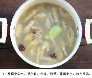 【泡椒凤爪】做法简单，闲暇的时候可以充当小零食。 #辣哭也要吃的美食#