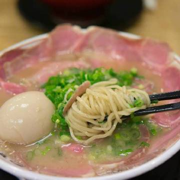 能够吃上一碗热气腾腾的面条，那是相当的幸福了！#不可辜负的美食#