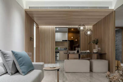 该户型定位于80后三口之家，在奔忙的工作之余，他们希望可以无负担地享受家庭，因而，这是一个让人一进门就能感觉到放松和自然的场所。