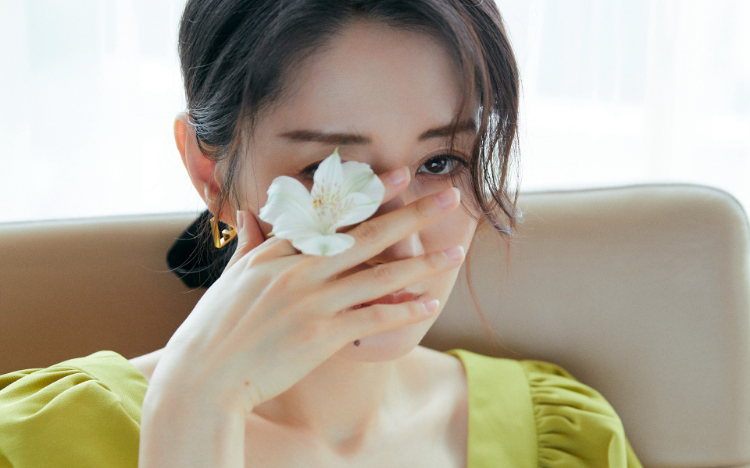 刘敏涛绿色套装清爽写真