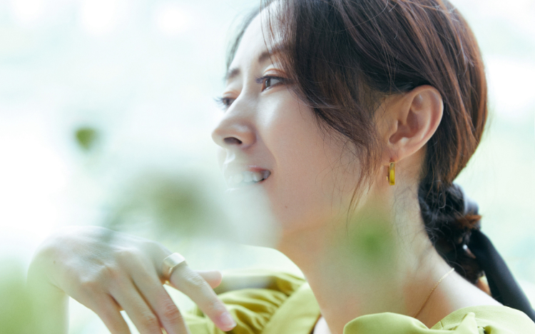 刘敏涛绿色套装清爽写真